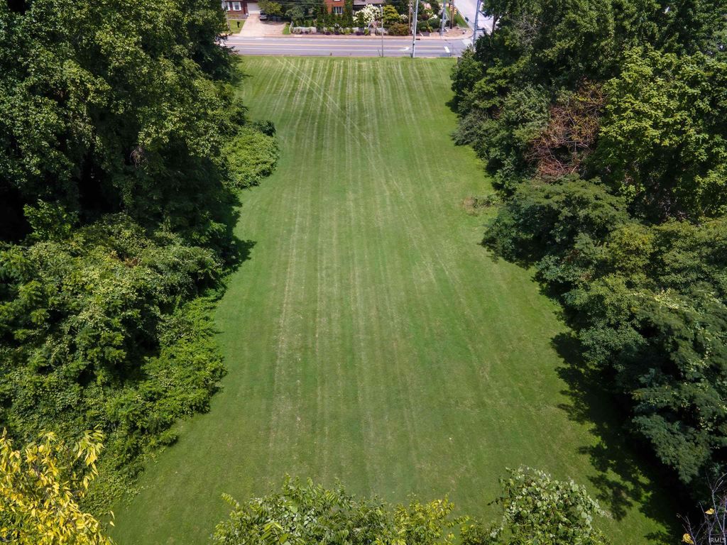 Photo of 621 S Burkhardt Road, Evansville, IN 47715 (MLS # 202628017)
