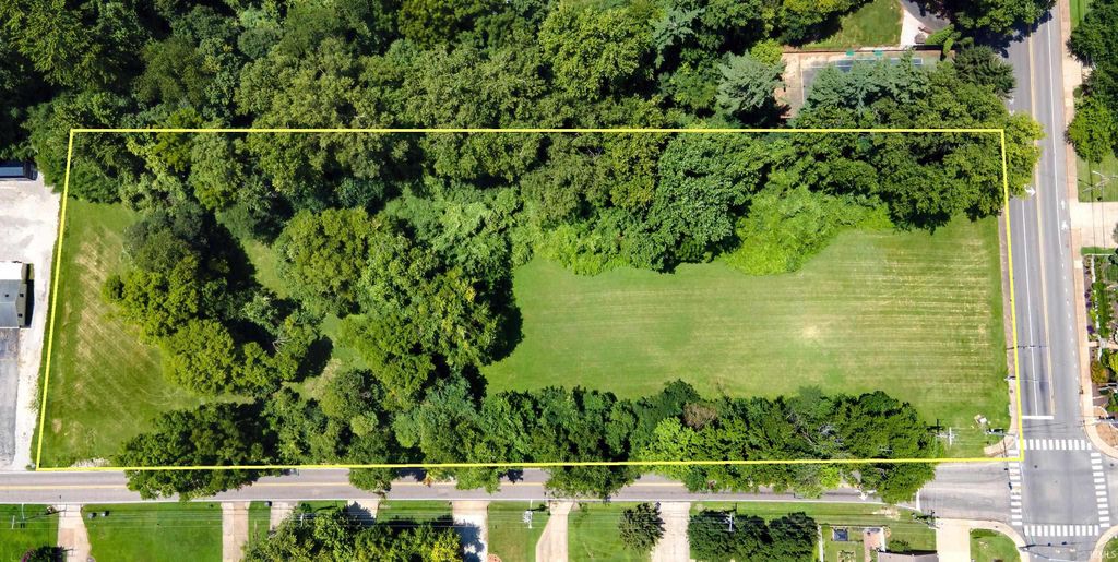 Photo of 621 S Burkhardt Road, Evansville, IN 47715 (MLS # 202628017)