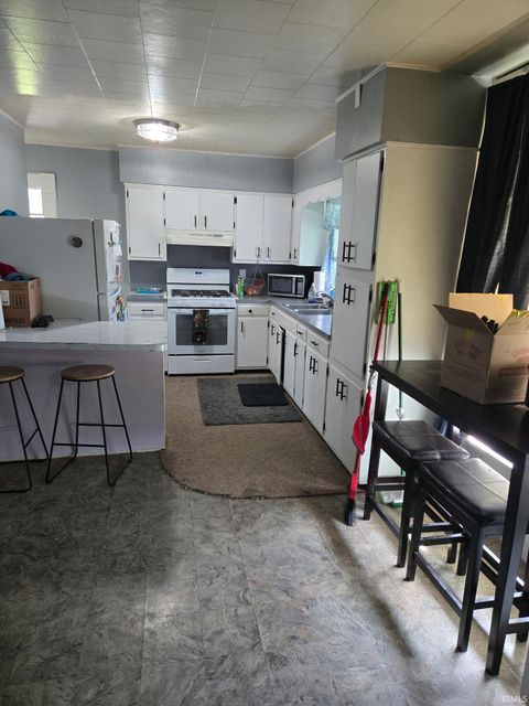 Tiny photo for 401 E 3rd Street, Brookston, IN 47923 (MLS # 202614781)