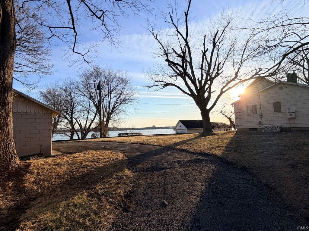 Photo of 13471 N Eastshore Drive, Syracuse, IN 46567 (MLS # 202606805)