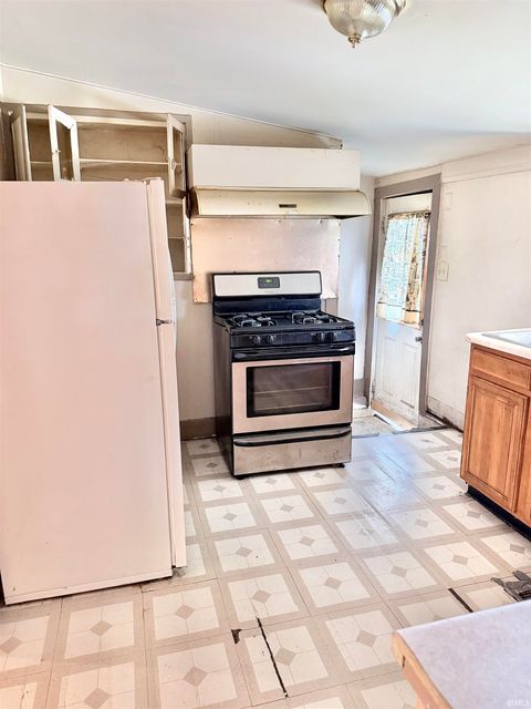 Tiny photo for 1033 S Locke Street, Kokomo, IN 46902 (MLS # 202600279)