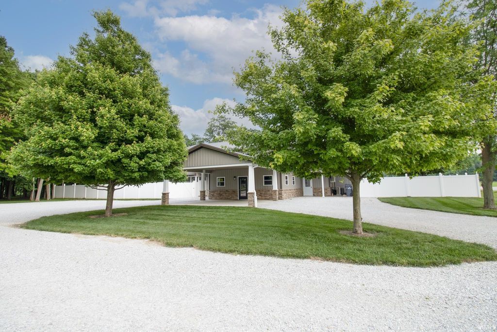Photo of 35 N 300 W, Winchester, IN 47394 (MLS # 202619399)
