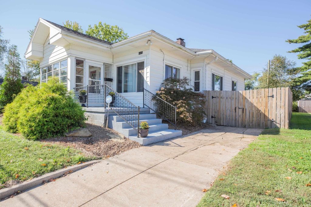 Photo of 117 S Boeke Road, Evansville, IN 47714 (MLS # 202541389)