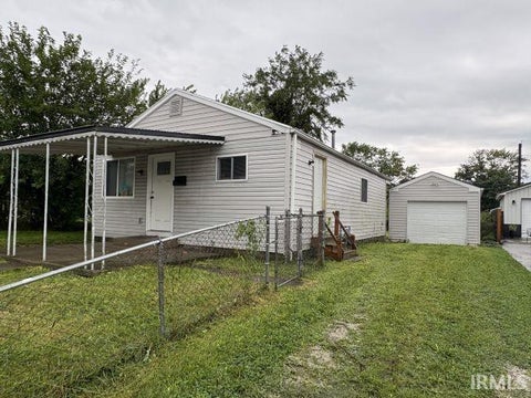 Tiny photo for 815 S Calumet Street, Kokomo, IN 46901 (MLS # 202632992)