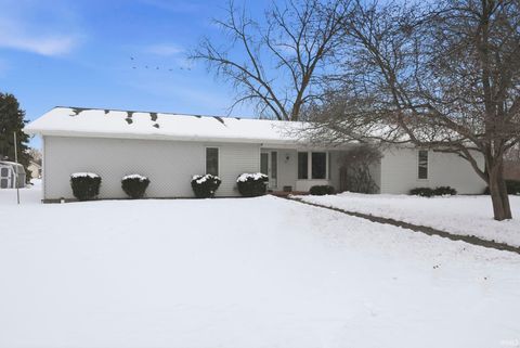 Photo of 2105 Oakwood Drive, Warsaw, IN 46580 (MLS # 202603705)