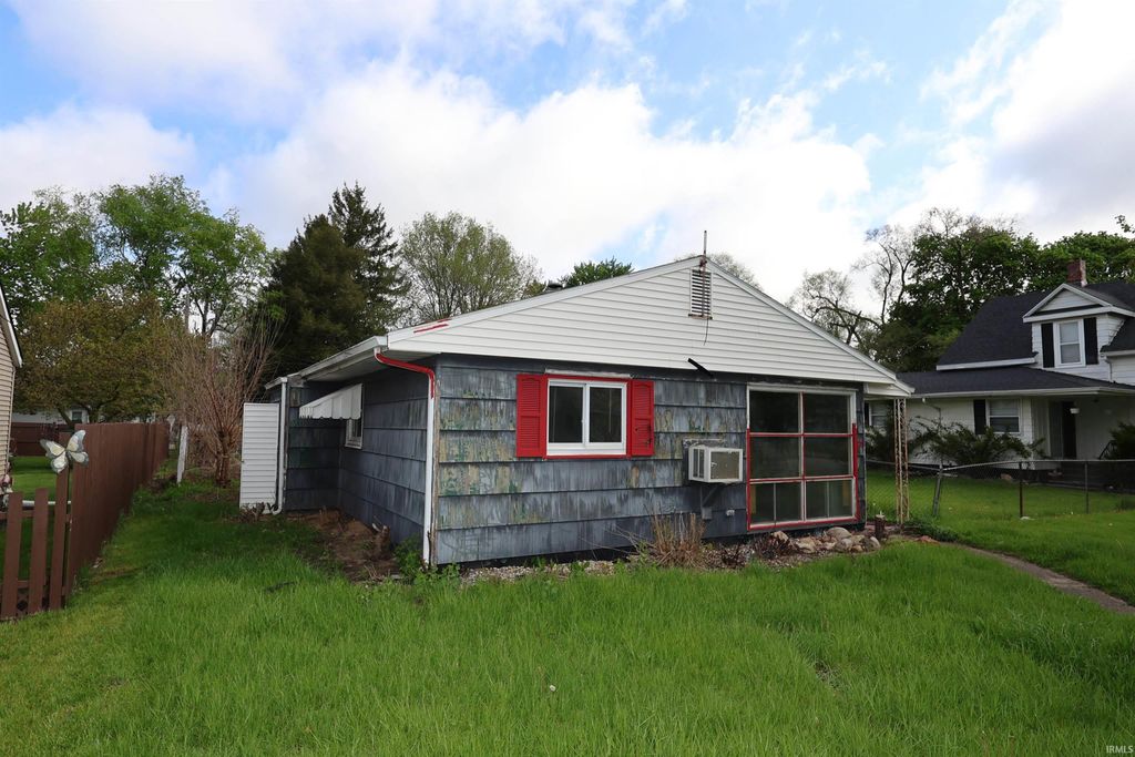 Photo of 928 W Lusher Avenue, Elkhart, IN 46517 (MLS # 202615864)