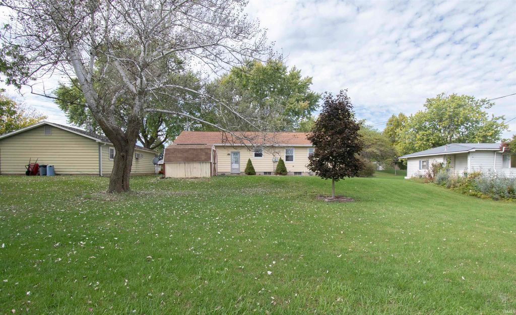 Photo of 914 East Avenue, Kendallville, IN 46755 (MLS # 202615960)