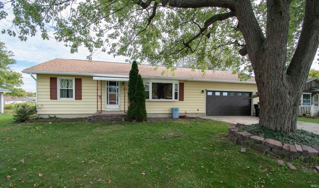 Photo of 914 East Avenue, Kendallville, IN 46755 (MLS # 202615960)
