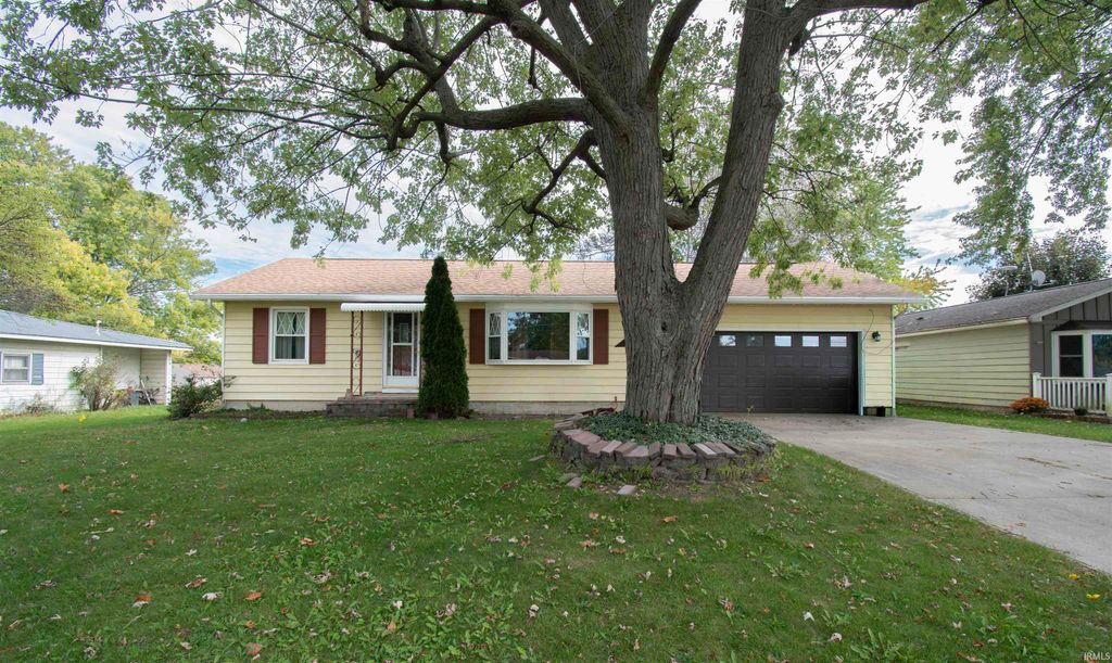 Photo of 914 East Avenue, Kendallville, IN 46755 (MLS # 202615960)