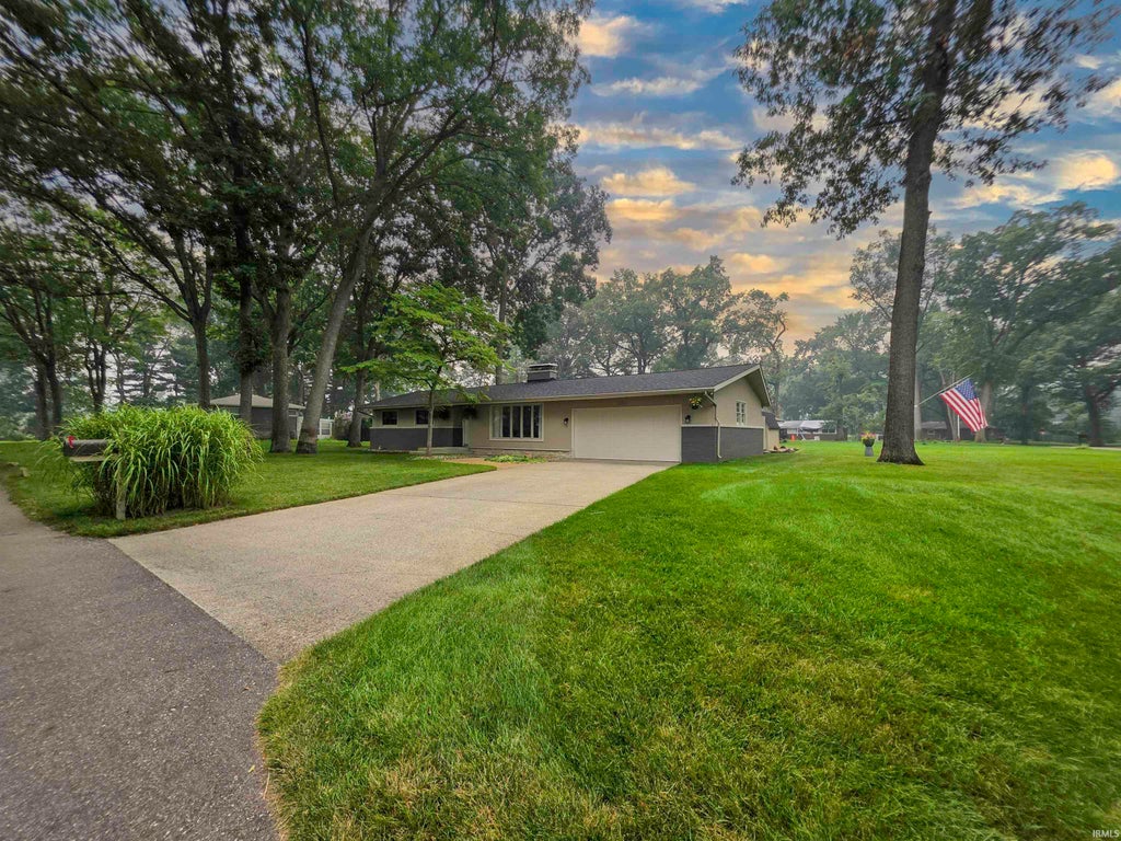 Photo of 28812 Oakwood Place, Elkhart, IN 46514 (MLS # 202629092)
