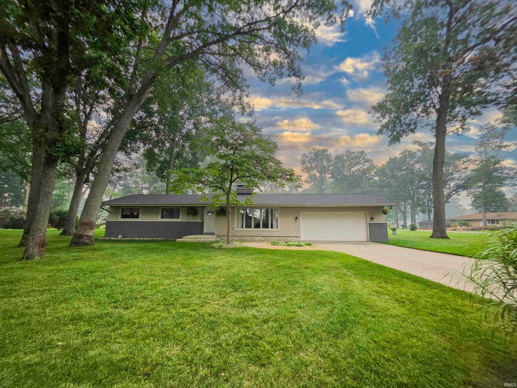 Photo of 28812 Oakwood Place, Elkhart, IN 46514 (MLS # 202629092)