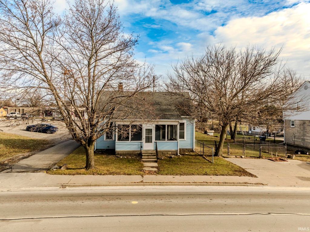 Photo of 415 S Buffalo Street, Warsaw, IN 46580 (MLS # 202549543)