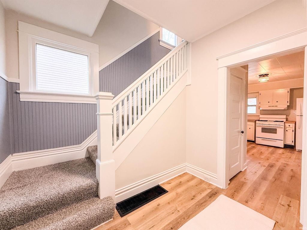 Photo of 327 Kinsmoor Avenue, Fort Wayne, IN 46807 (MLS # 202547031)