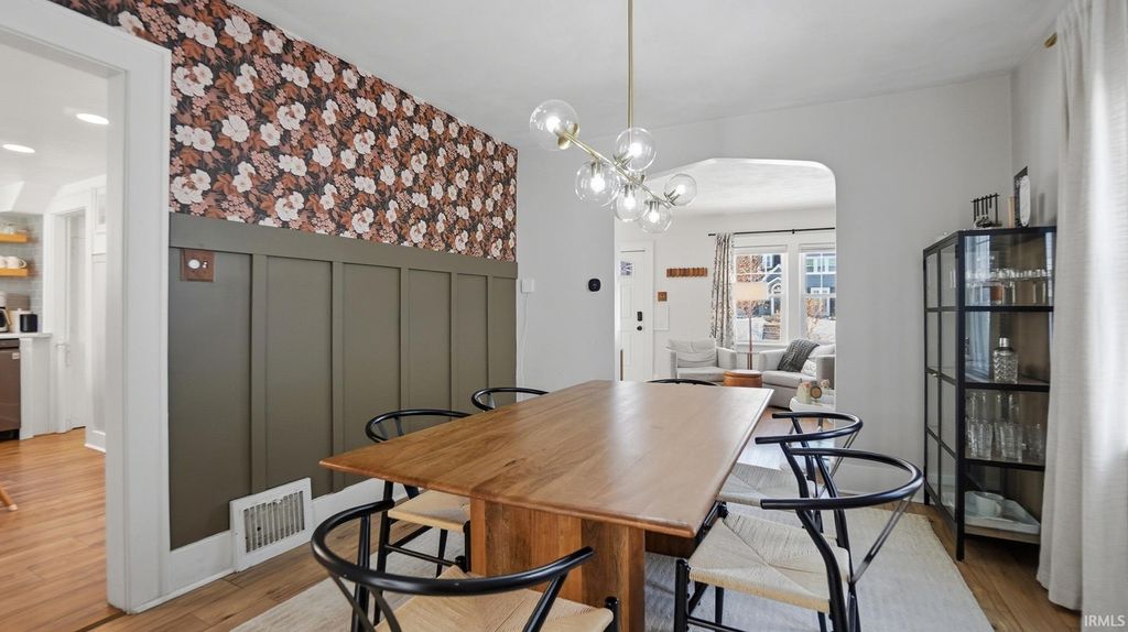 Photo of 4615 Beaver Avenue, Fort Wayne, IN 46807 (MLS # 202605836)