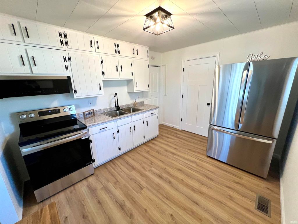 Photo of 1801 Ravenswood Drive, Evansville, IN 47714 (MLS # 202601698)