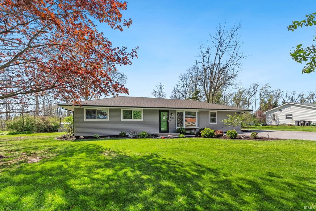 Photo of 3122 Maple Lane, Fort Wayne, IN 46804 (MLS # 202614605)