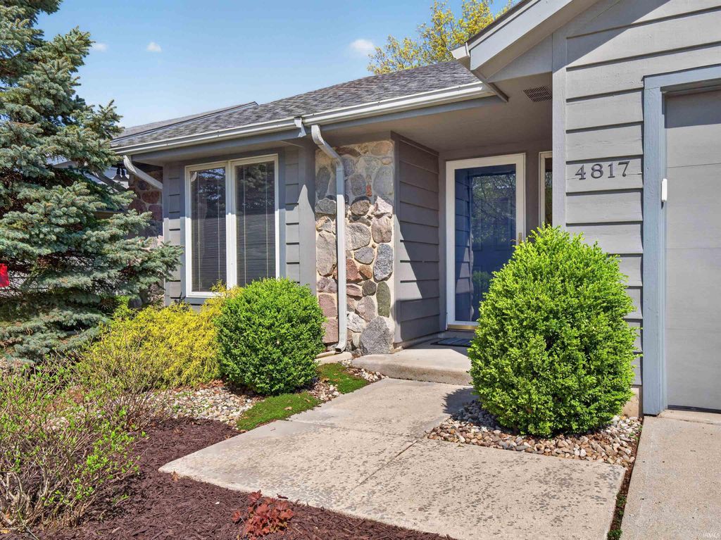 Photo of 4817 Crystal Ridge Cove, Fort Wayne, IN 46835 (MLS # 202614958)