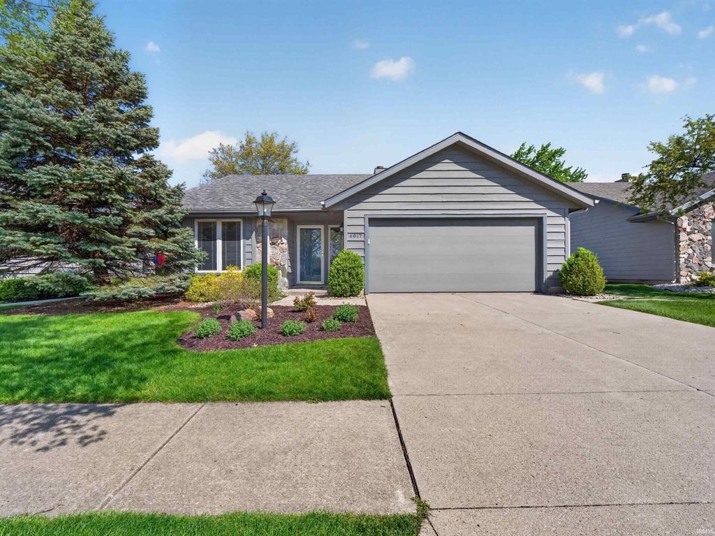 Photo of 4817 Crystal Ridge Cove, Fort Wayne, IN 46835 (MLS # 202614958)