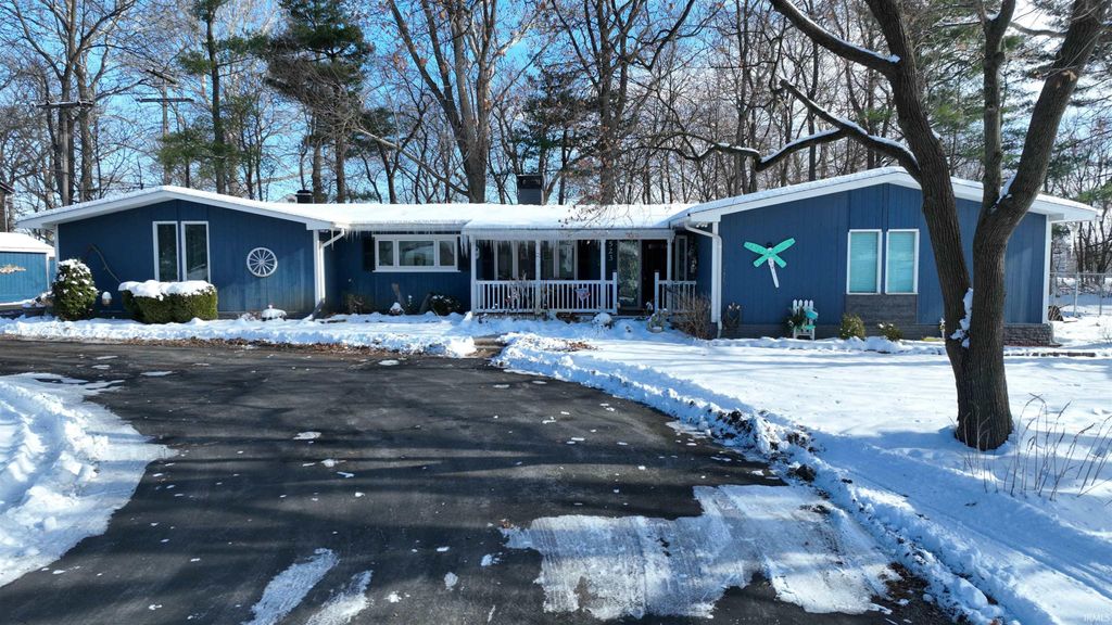 Photo of 523 S Western Heights Loop, Monticello, IN 47960 (MLS # 202548396)