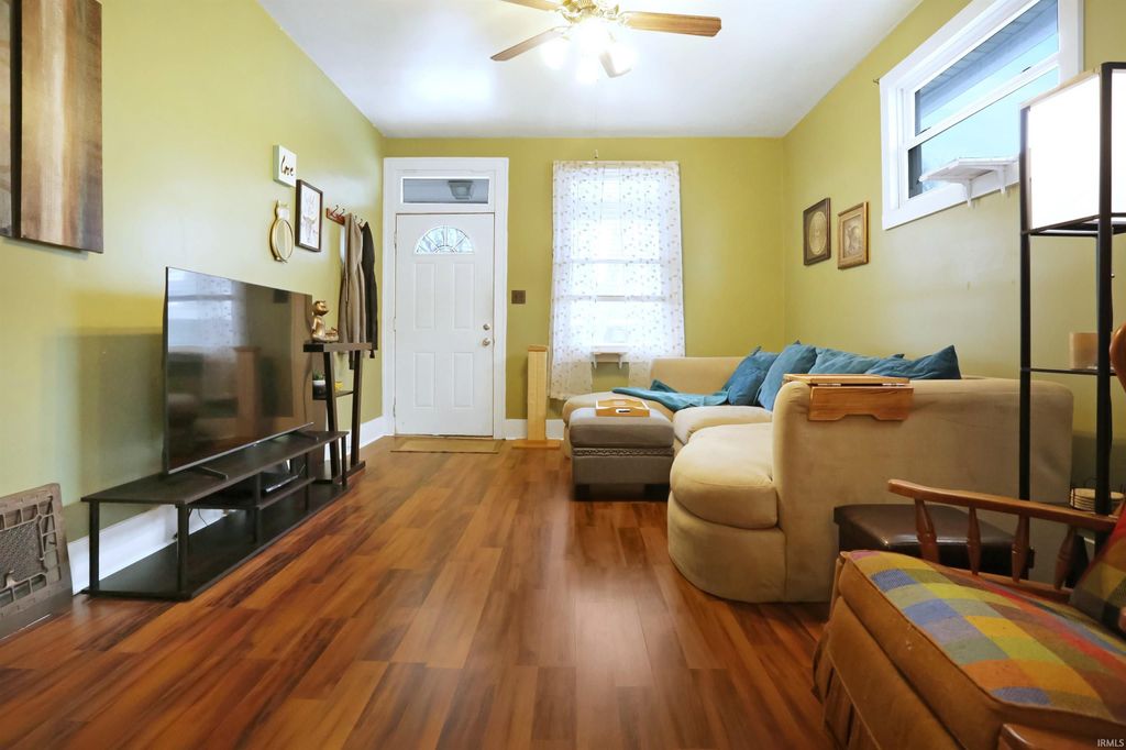 Photo of 1025 Jefferson Avenue, Evansville, IN 47714 (MLS # 202548274)