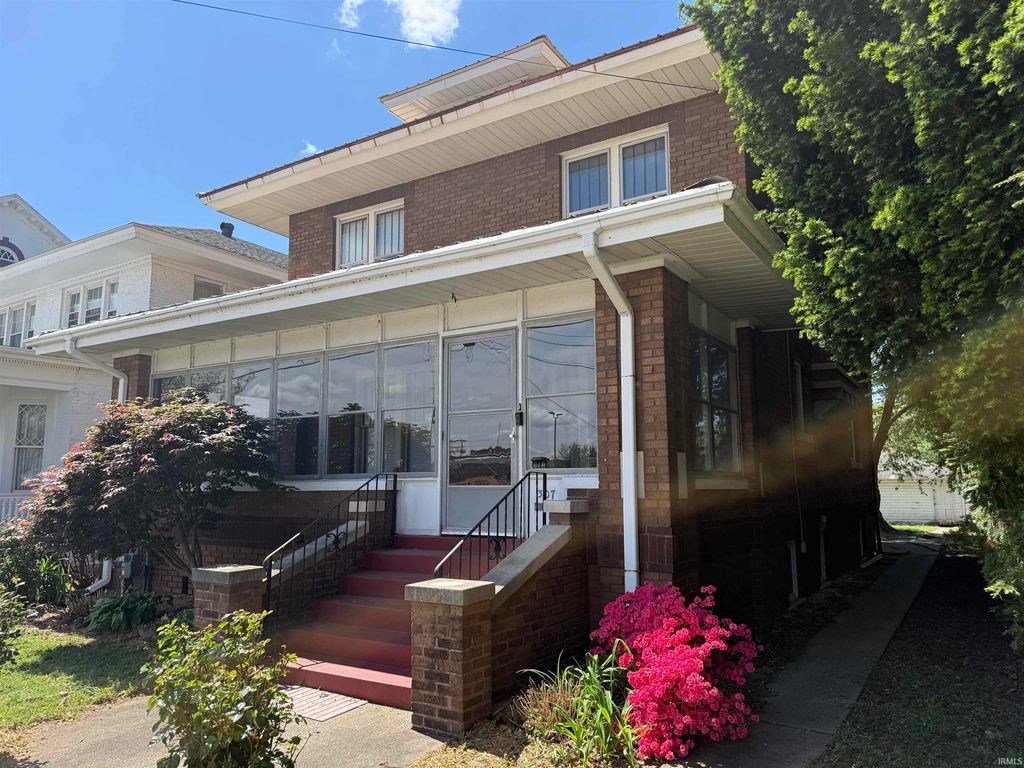 Photo of 307 Church Street, Vincennes, IN 47591 (MLS # 202613594)