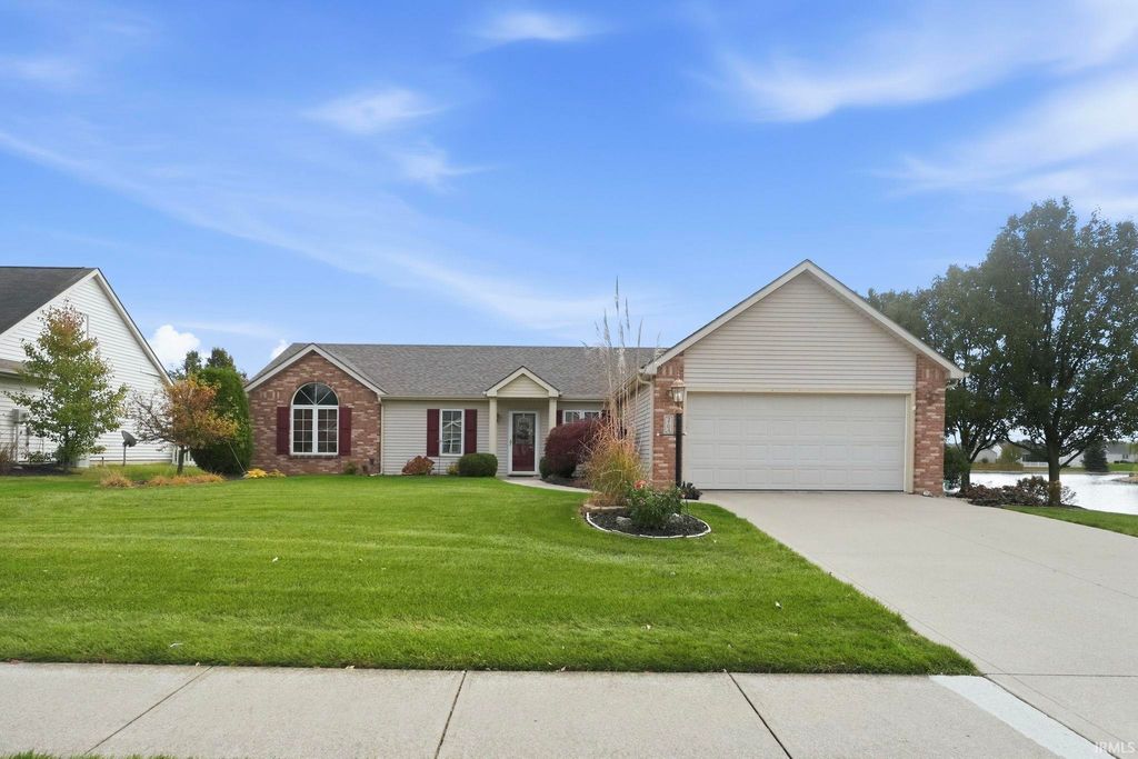 Photo of 9704 Kildare Crossing, Fort Wayne, IN 46835 (MLS # 202549356)