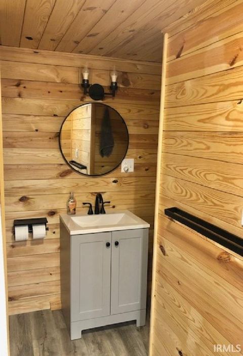 Tiny photo for 235 N Corporation Line Road, Veedersburg, IN 47987 (MLS # 202545512)