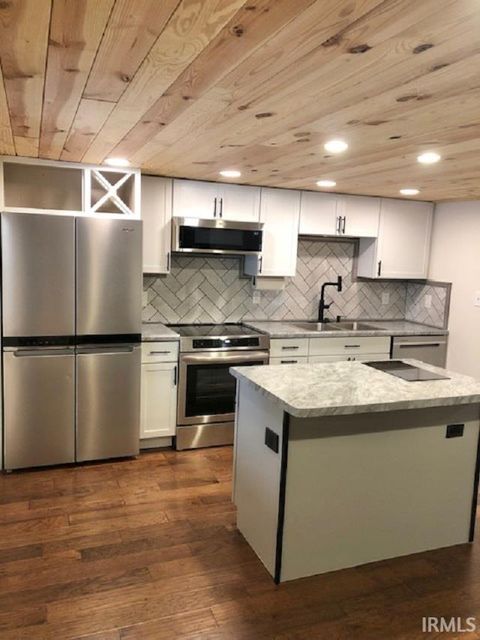 Tiny photo for 235 N Corporation Line Road, Veedersburg, IN 47987 (MLS # 202545512)