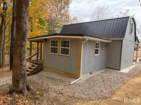 Tiny photo for 235 N Corporation Line Road, Veedersburg, IN 47987 (MLS # 202545512)