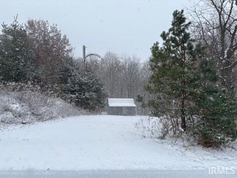 Tiny photo for 235 N Corporation Line Road, Veedersburg, IN 47987 (MLS # 202545512)