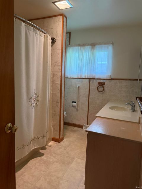 Tiny photo for 400 E Roselawn Drive, Logansport, IN 46947 (MLS # 202624421)