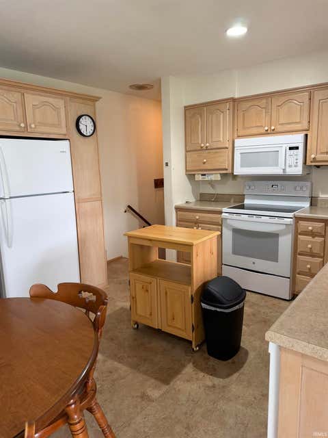 Tiny photo for 400 E Roselawn Drive, Logansport, IN 46947 (MLS # 202624421)