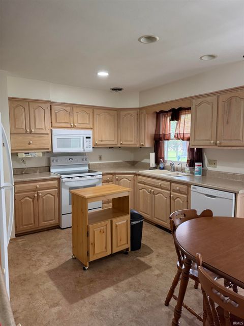 Tiny photo for 400 E Roselawn Drive, Logansport, IN 46947 (MLS # 202624421)