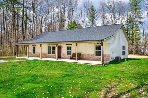 Photo of 4724 Covered Bridge Road, Nashville, IN 47448 (MLS # 202610985)