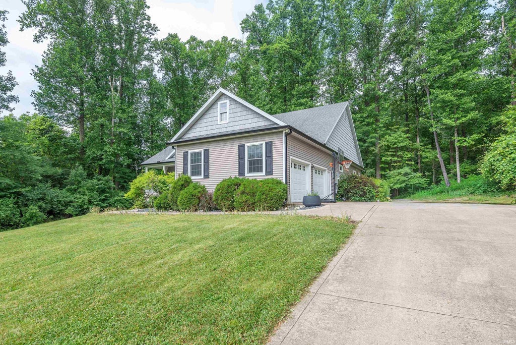 Photo of 4923 N Chatham Drive, Bloomington, IN 47404 (MLS # 202636955)