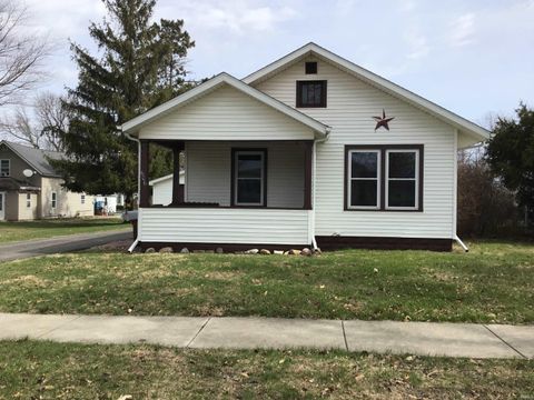 Tiny photo for 606 N Market Street, Winamac, IN 46996 (MLS # 202610274)