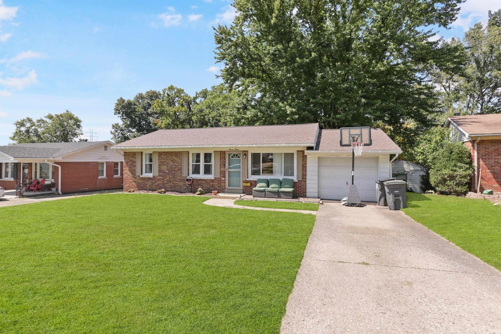 Photo of 1112 N Helfrich Avenue, Evansville, IN 47720 (MLS # 202636731)