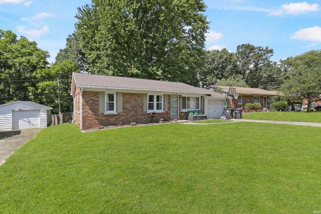 Photo of 1112 N Helfrich Avenue, Evansville, IN 47720 (MLS # 202636731)