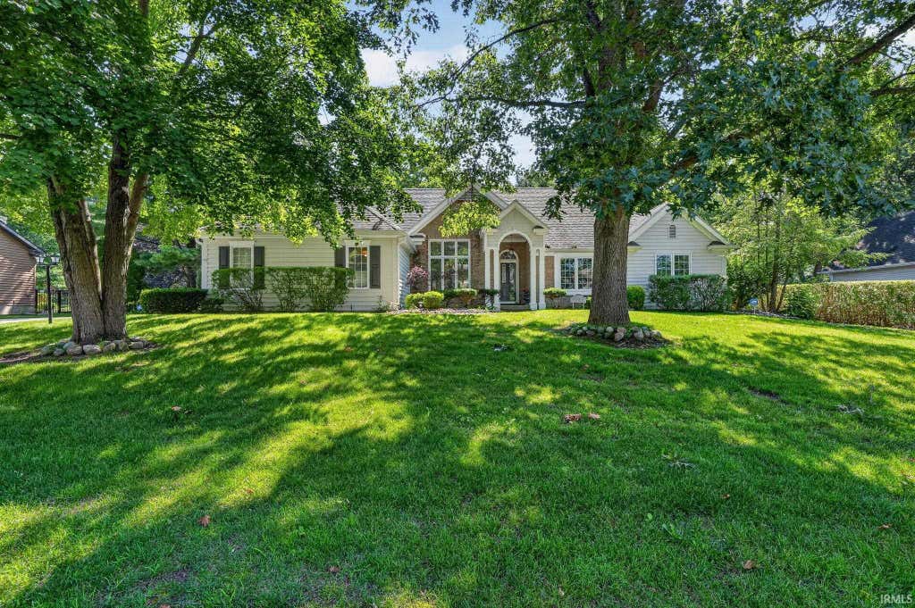 Photo of 52592 Willow Bend Drive, Granger, IN 46530 (MLS # 202627452)