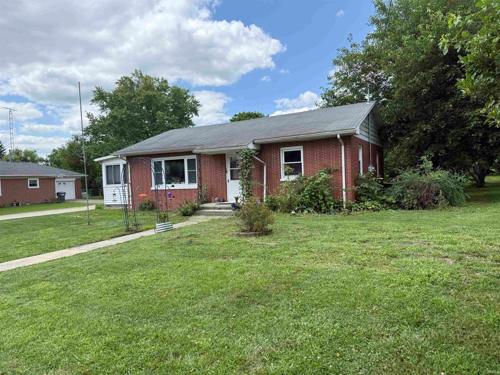Photo of 410 S Main Street, Farmland, IN 47340 (MLS # 202630002)