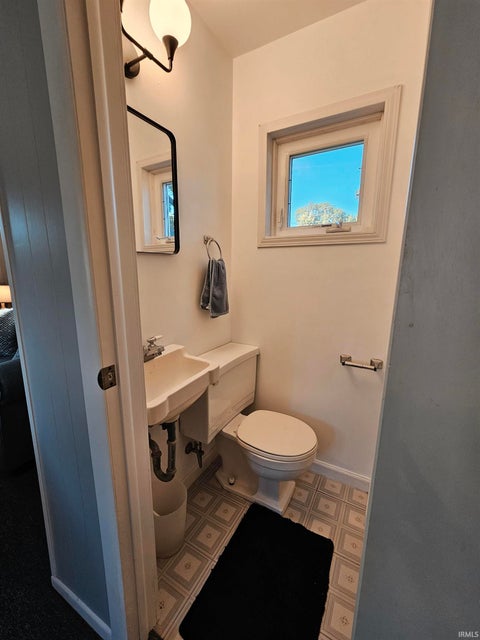 Tiny photo for 1601 Bayer Avenue, Fort Wayne, IN 46805 (MLS # 202642518)