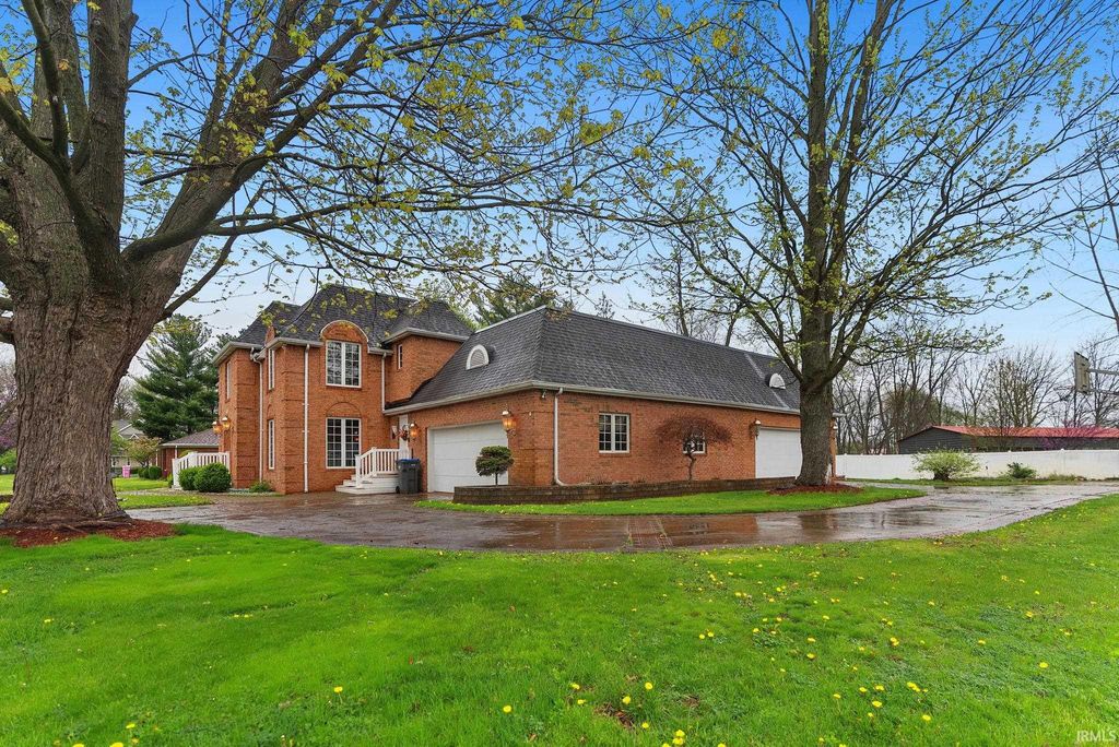 Photo of 1910 Deer Trail, Warsaw, IN 46580 (MLS # 202613929)