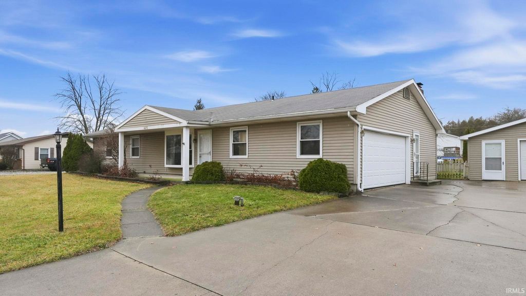 Photo of 4615 Golfview Drive, Fort Wayne, IN 46818 (MLS # 202605522)