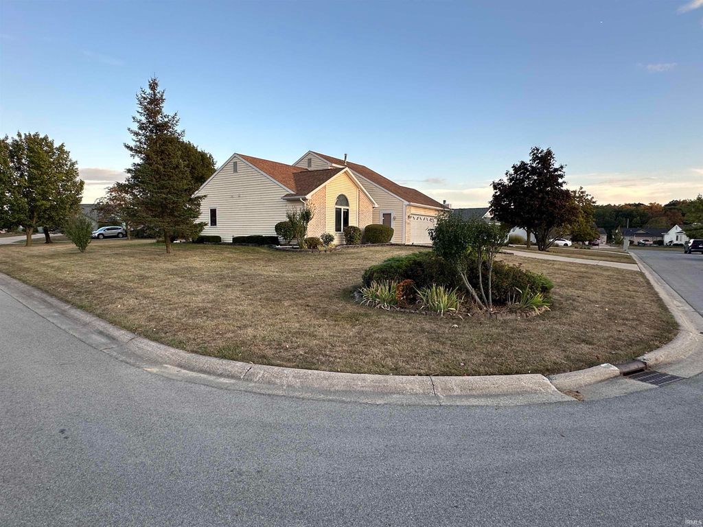 Photo of 1330 Foxglove Lane, Fort Wayne, IN 46808 (MLS # 202541264)