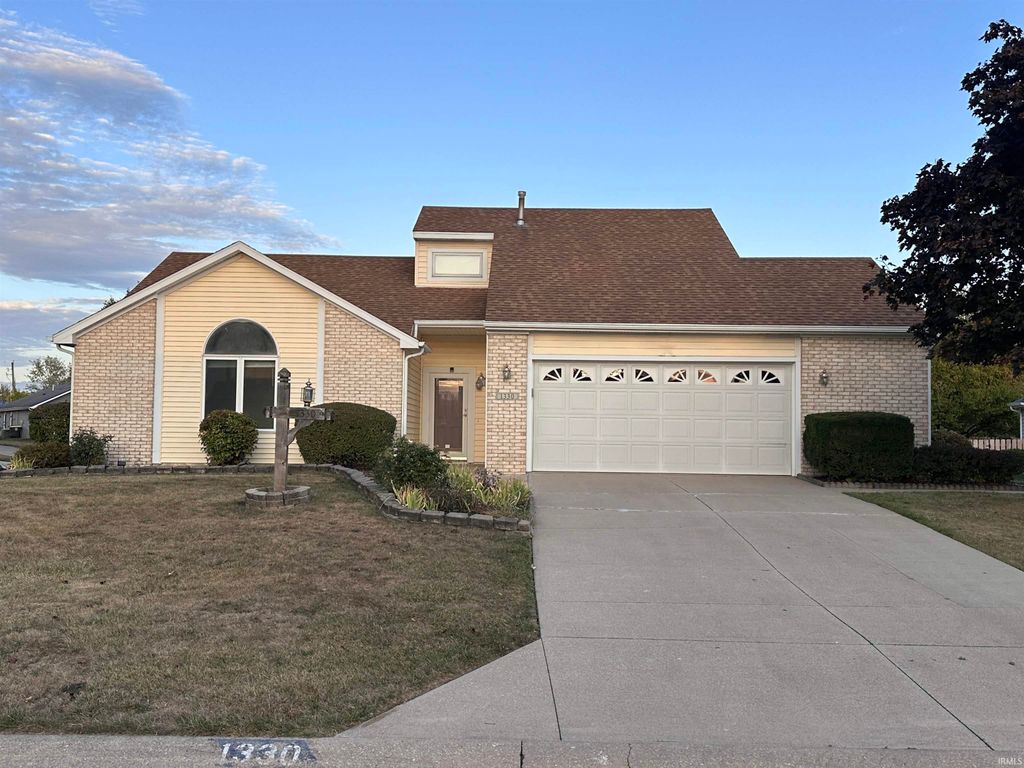 Photo of 1330 Foxglove Lane, Fort Wayne, IN 46808 (MLS # 202541264)