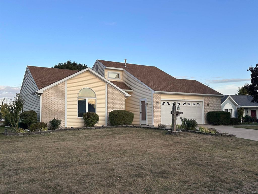 Photo of 1330 Foxglove Lane, Fort Wayne, IN 46808 (MLS # 202541264)