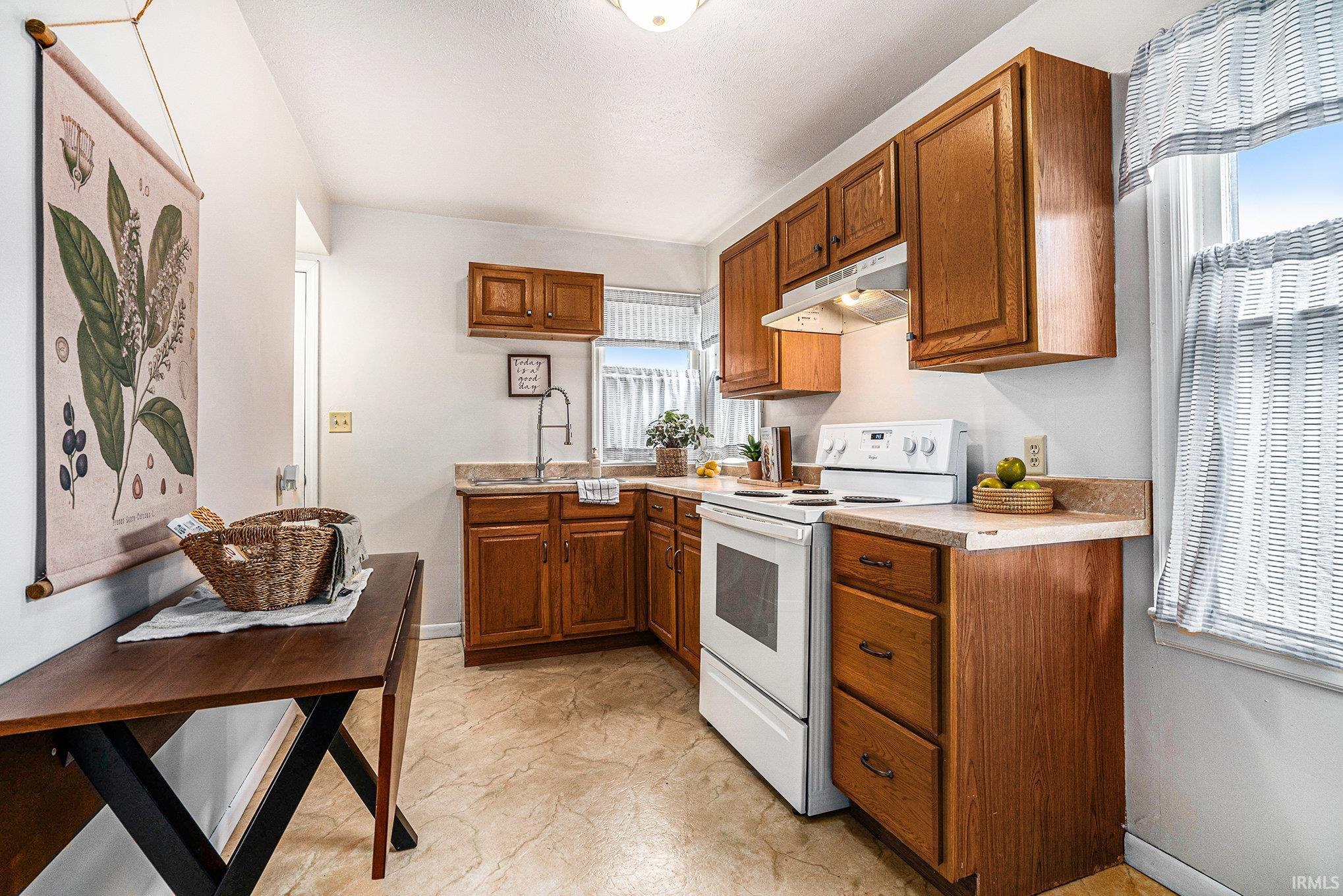 Goshen, Indiana 46528, United States, 2 Bedrooms Bedrooms, ,1 BathroomBathrooms,Residential,Pending,140990