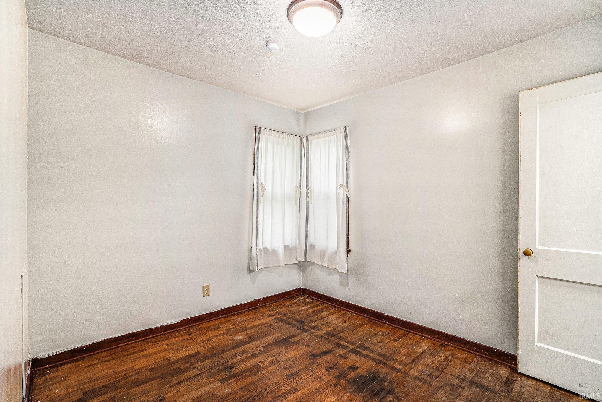 Goshen, Indiana 46528, United States, 2 Bedrooms Bedrooms, ,1 BathroomBathrooms,Residential,Pending,140990