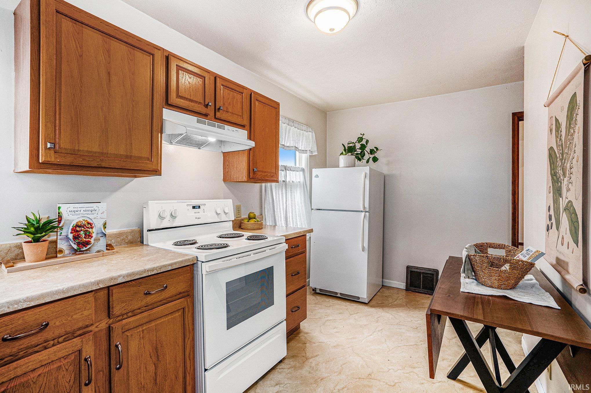 Goshen, Indiana 46528, United States, 2 Bedrooms Bedrooms, ,1 BathroomBathrooms,Residential,Pending,140990