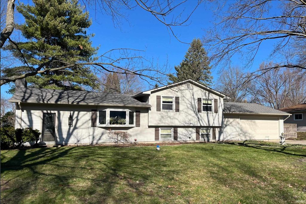 Photo of 52567 Heatherfield Drive, South Bend, IN 46637 (MLS # 202609140)
